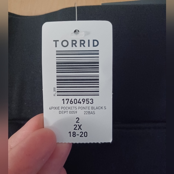 NWT Torrid Pixie Pant sz 2short - Picture 4 of 10